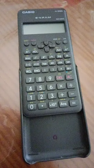 Calculadora Casio fx-82MS