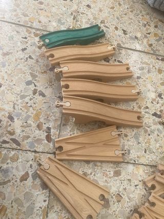 Vías y trenes de madera