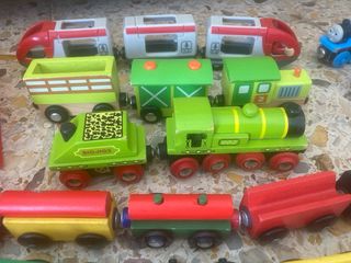 Vías y trenes de madera