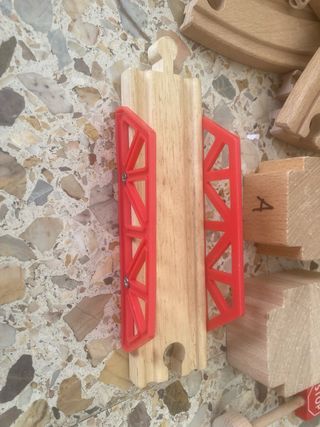 Vías y trenes de madera