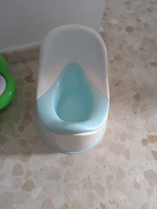 Orinal IKEA blanco y azul