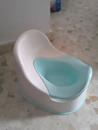 Orinal IKEA blanco y azul