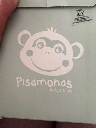 Zapatos nuevos suela de esparto acabado en goma .