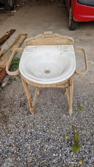 Lavabo con mueble de madera