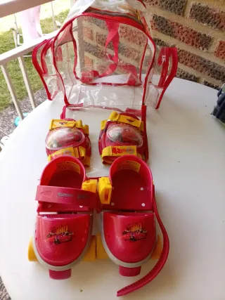 Patines y protecciones Cars con mochila