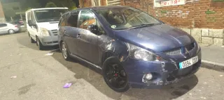 Mitsubishi Grandis 2006