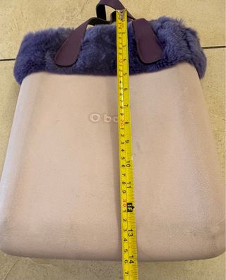 Borsa O bag lilla con inserto in pelliccia
