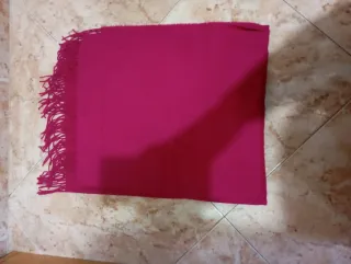 Bufanda rosa con flecos