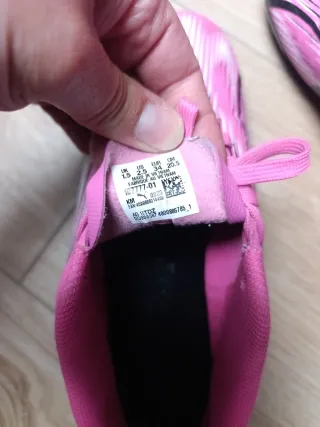 Botas de fútbol Puma rosas talla 34
