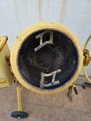 Hormigonera amarilla - Negociable