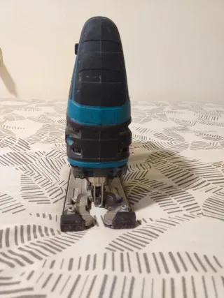 Caladora Makita + 2 Baterías 18V / 5Ah + Cargador