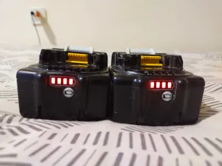 Caladora Makita + 2 Baterías 18V / 5Ah + Cargador