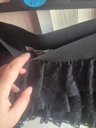Minifalda negra volantes encaje