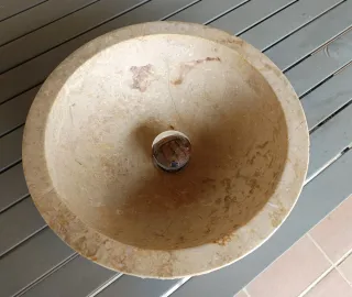 Lavabo de mármol crema