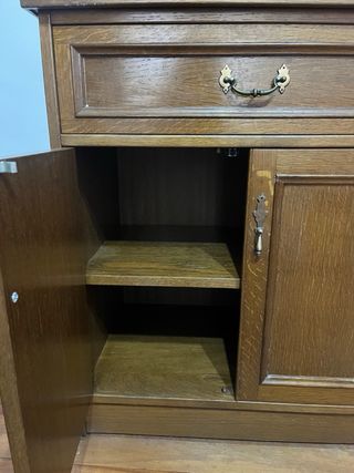 Estantería y armario de madera