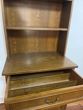 Estantería y armario de madera