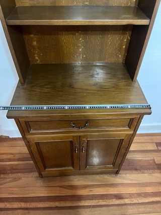 Estantería y armario de madera