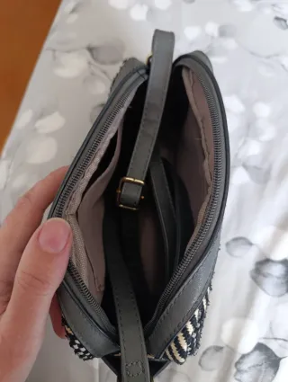 Bolso bandolera tejido gris y negro