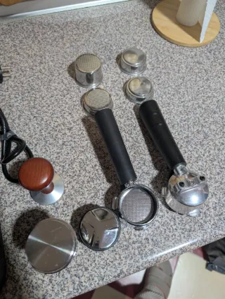 Cafetera cecotec cafelizzia fast pro + kit barista