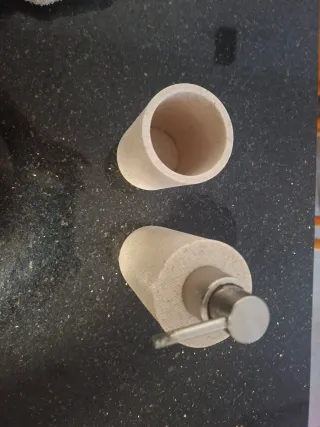 Dispensador jabón y vaso baño beige