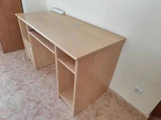 Escritorio ordenador madera claro y regalo