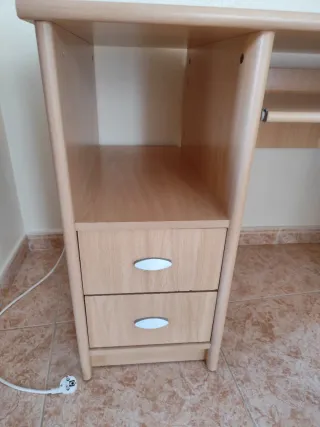 Escritorio ordenador madera claro y regalo