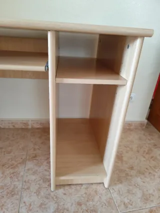 Escritorio ordenador madera claro y regalo