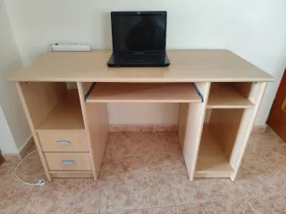 Escritorio ordenador madera claro y regalo