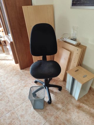 Escritorio ordenador madera claro y regalo