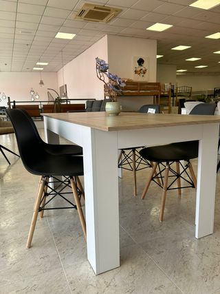 Mesa extensible y 4 sillas