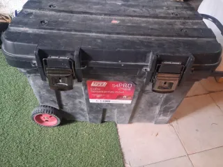 Caja de herramientas móvil con ruedas
