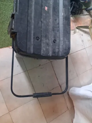 Caja de herramientas móvil con ruedas