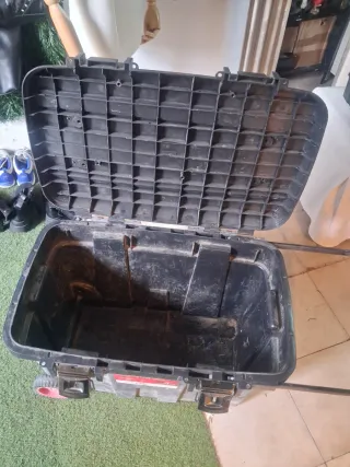 Caja de herramientas móvil con ruedas