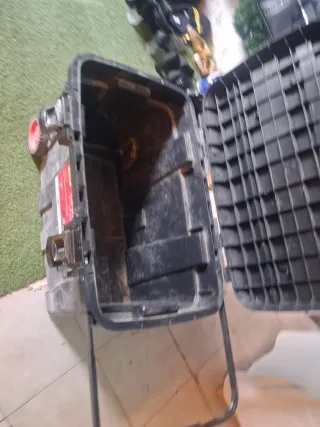 Caja de herramientas móvil con ruedas