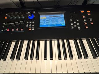 Yamaha MODX 8+ con funda y extras