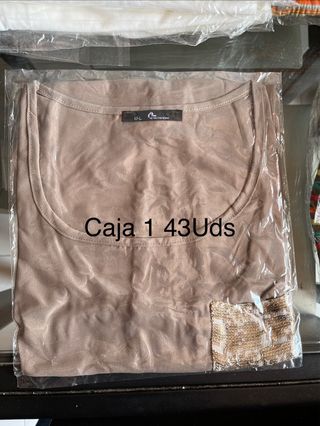 Lote Ropa 1. Venta por fallecimiento diseñadora.