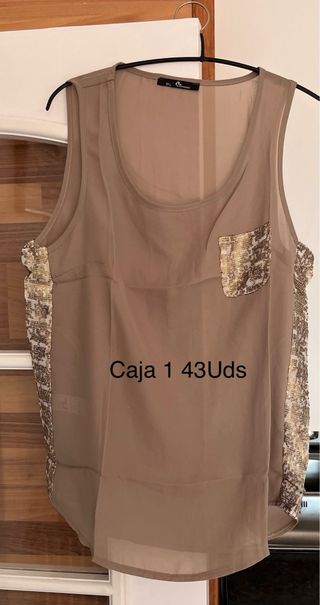 Lote Ropa 1. Venta por fallecimiento diseñadora.