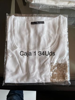 Lote Ropa 1. Venta por fallecimiento diseñadora.