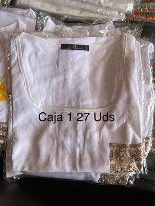 Lote Ropa 1. Venta por fallecimiento diseñadora.