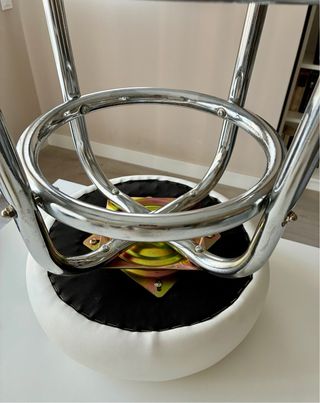 Taburete Diseño Piel Blanco y Cromado