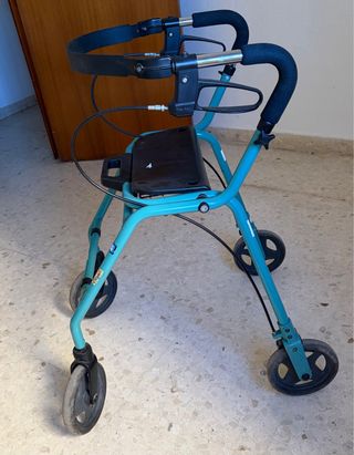 Andador plegable aluminio con asiento y frenos