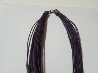 Collana multifilo viola con rombo di pietre