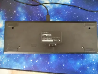 Teclado mecánico Newskill Pyros