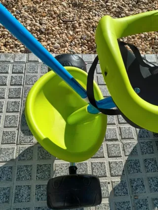 Triciclo infantil con manillar. 10 meses a 3 años.