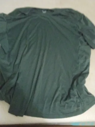 Camiseta verde manga larga