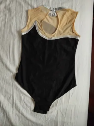 Maillot patinaje negro y plateado. 10 años.