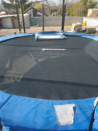 Cama elástica con red de seguridad