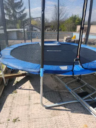 Cama elástica con red de seguridad