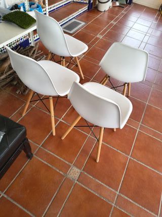Juego 4 sillas nórdicas blancas patas madera