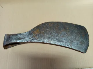 Hacha antigua Tuixent